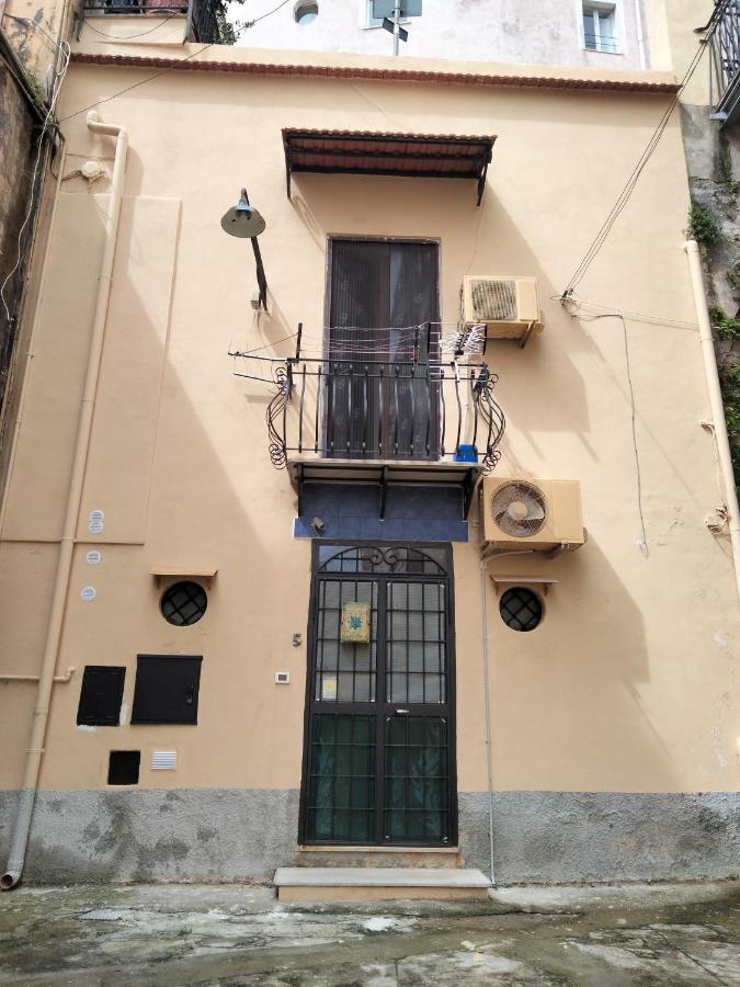 Little Art House Apartman Gaeta Kültér fotó