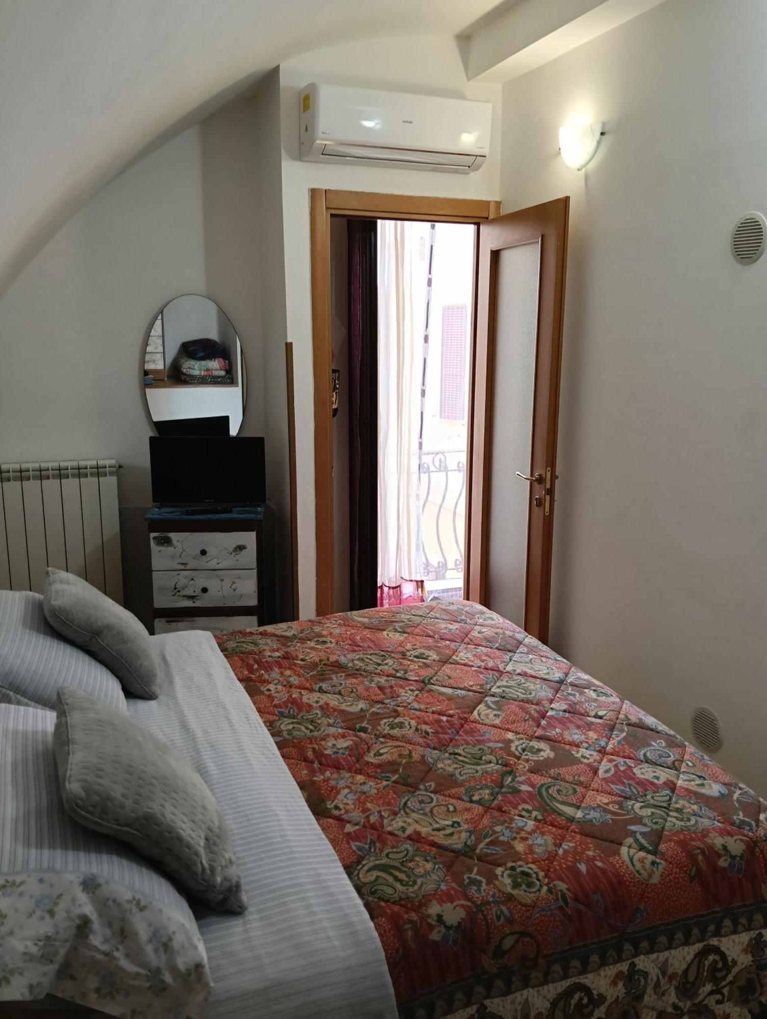 Little Art House Apartman Gaeta Kültér fotó